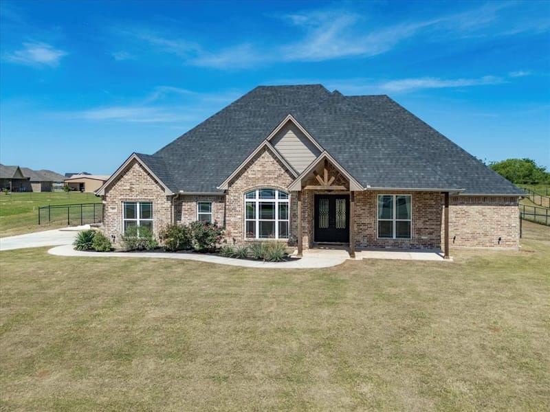 105 Carls Court, Boyd TX 76023 - Photo 2