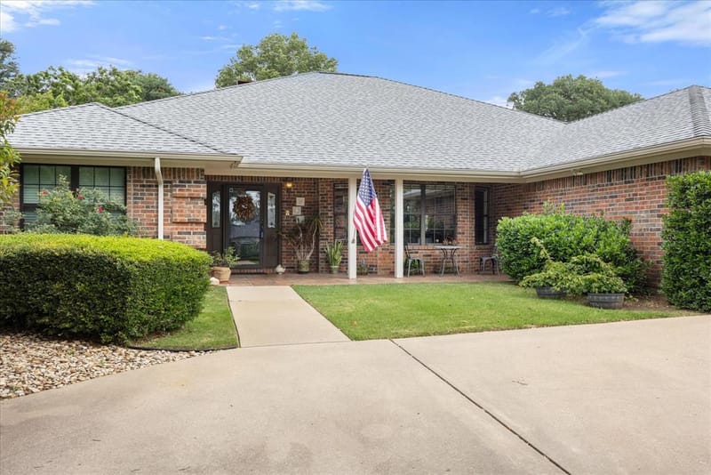 3808 Fairway Drive, Granbury TX 76049 - Photo 4