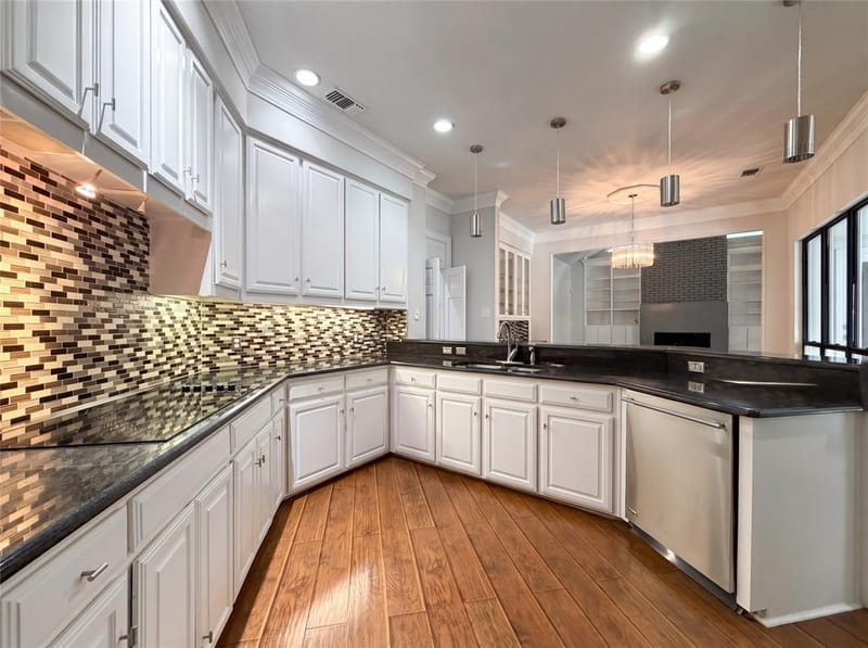 2405 Castle Rock Road, Arlington TX 76006 - Photo 2