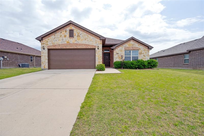 3905 Bridle Path Lane, Sanger TX 76266