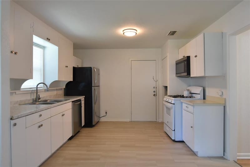1202 Sunnyside Avenue, Cockrell Hill TX 75211 - Photo 4