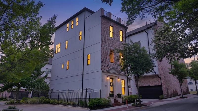 406 Mills Street, Fort Worth TX 76102 - Photo 2
