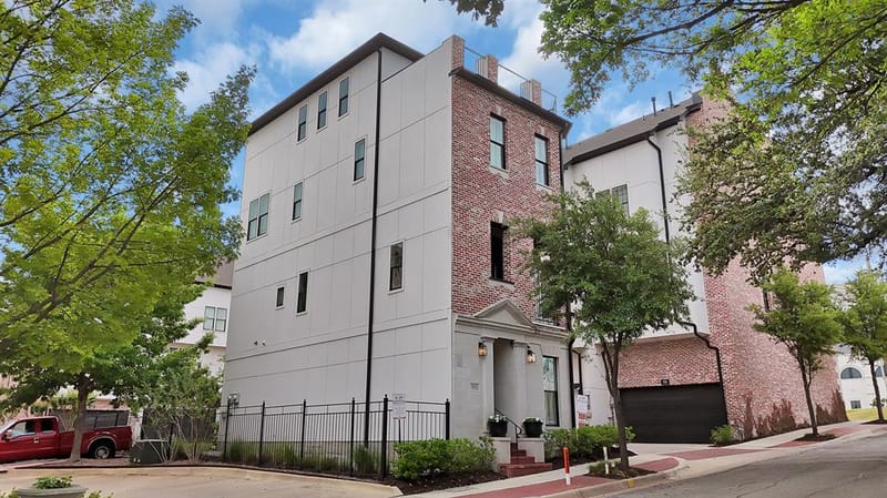 406 Mills Street, Fort Worth TX 76102 - Photo 3