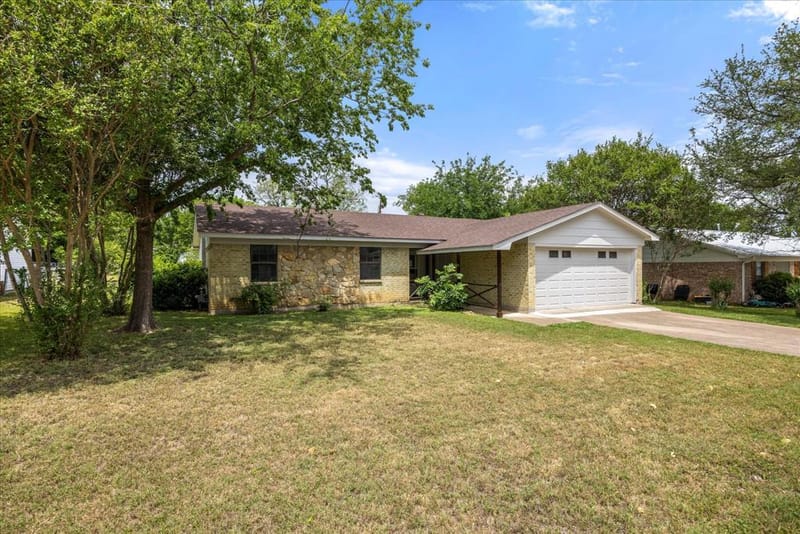 606 Nancy Drive, Glen Rose TX 76043 - Photo 2