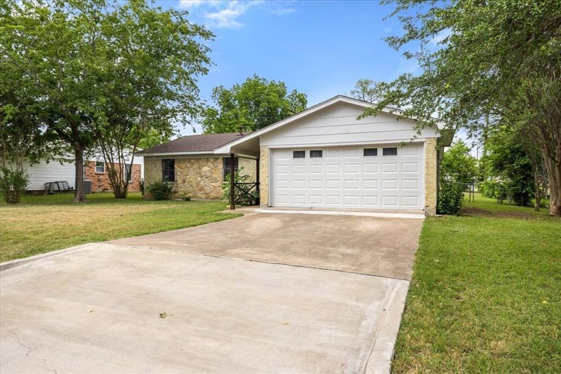 606 Nancy Drive, Glen Rose TX 76043 - Photo 3