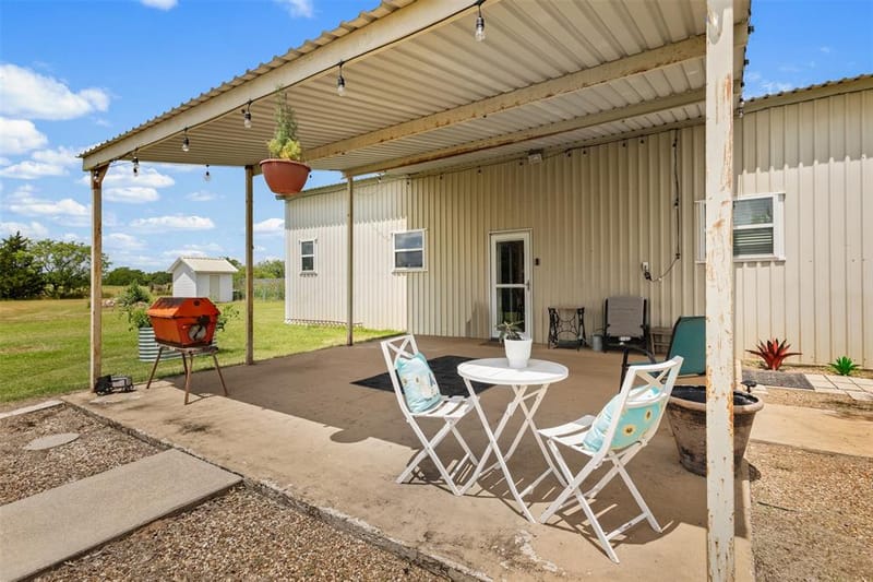 343 Meadow Lark Lane, Bowie TX 76230 - Photo 5