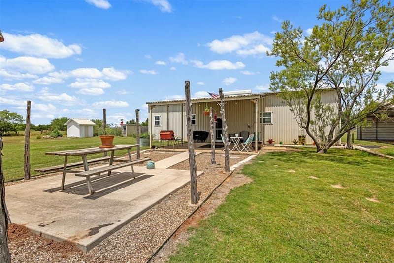 343 Meadow Lark Lane, Bowie TX 76230 - Photo 4