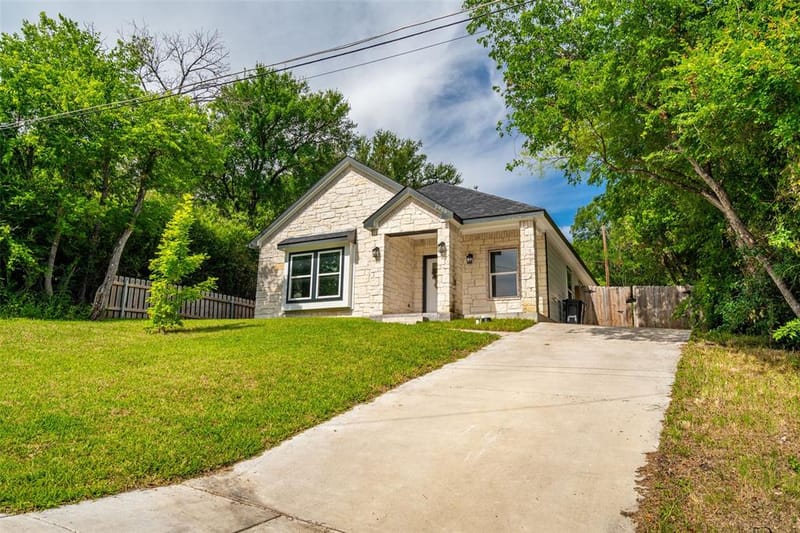 2955 Pearl Avenue, Fort Worth TX 76106
