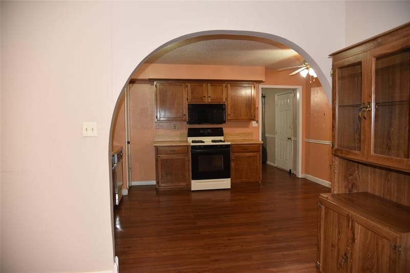 2521 W 5th Avenue, Corsicana TX 75110 - Photo 3