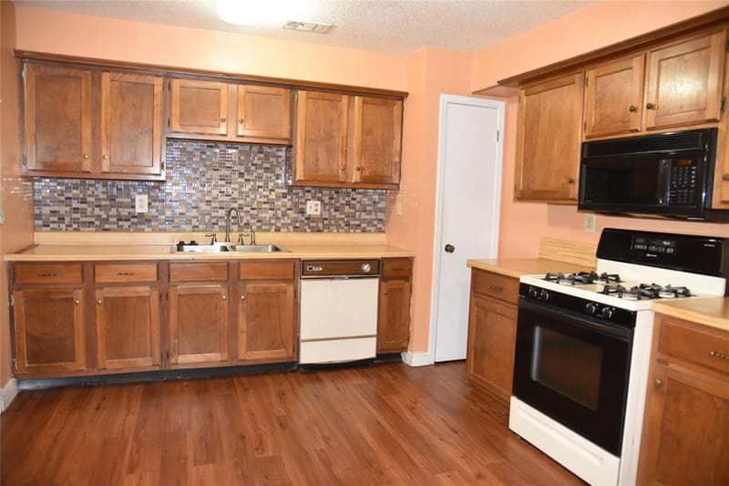 2521 W 5th Avenue, Corsicana TX 75110 - Photo 5