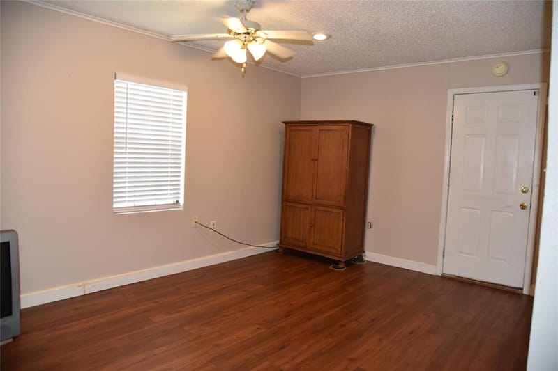 2521 W 5th Avenue, Corsicana TX 75110 - Photo 4