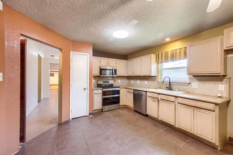 9324 Teagarden Road, Dallas TX 75217 - Photo 8