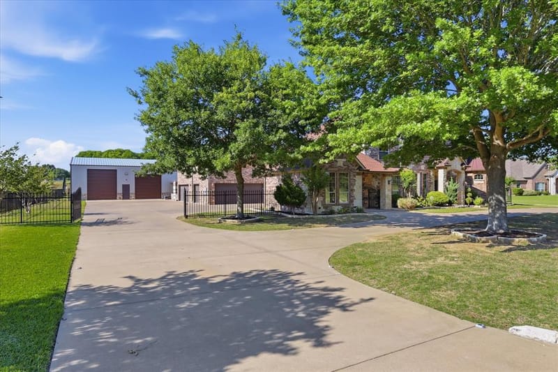 2056 Willow Bend Drive, Oak Leaf TX 75154 - Photo 7