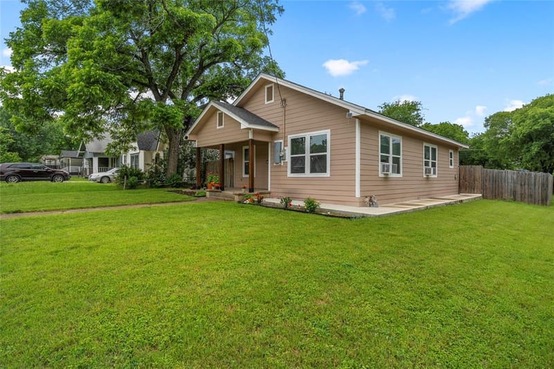 2301 Herring Avenue, Waco TX 76708 - Photo 2
