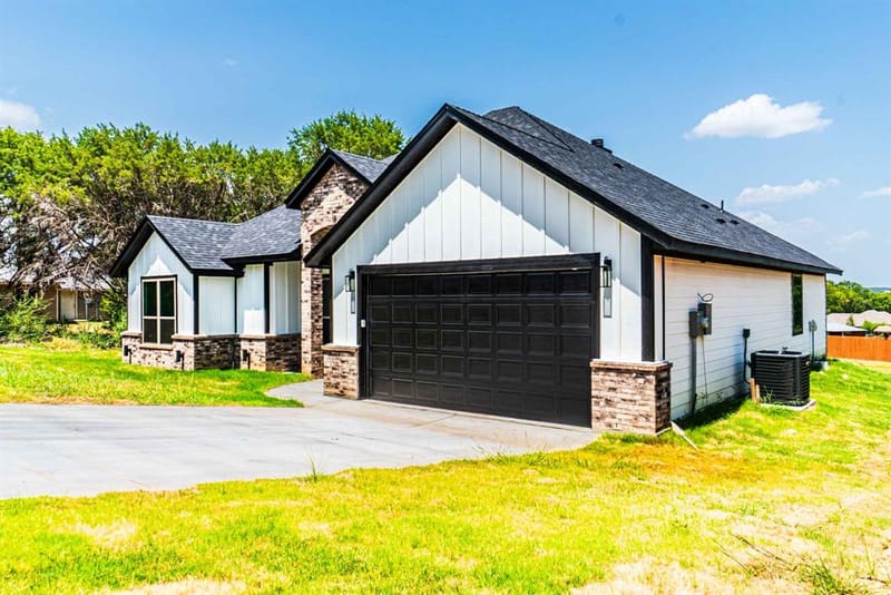 4019 Seminole Trail, Granbury TX 76048 - Photo 2