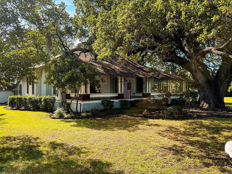 1708 S Wall Street, Belton TX 76513 - Photo 2