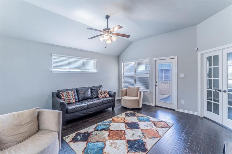 1901 Maplewood Drive, Glenn Heights TX 75154 - Photo 2