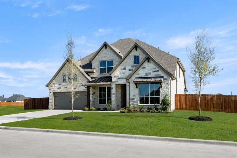 108 Prairie Wolf Court, Godley TX 76044 - Photo 2