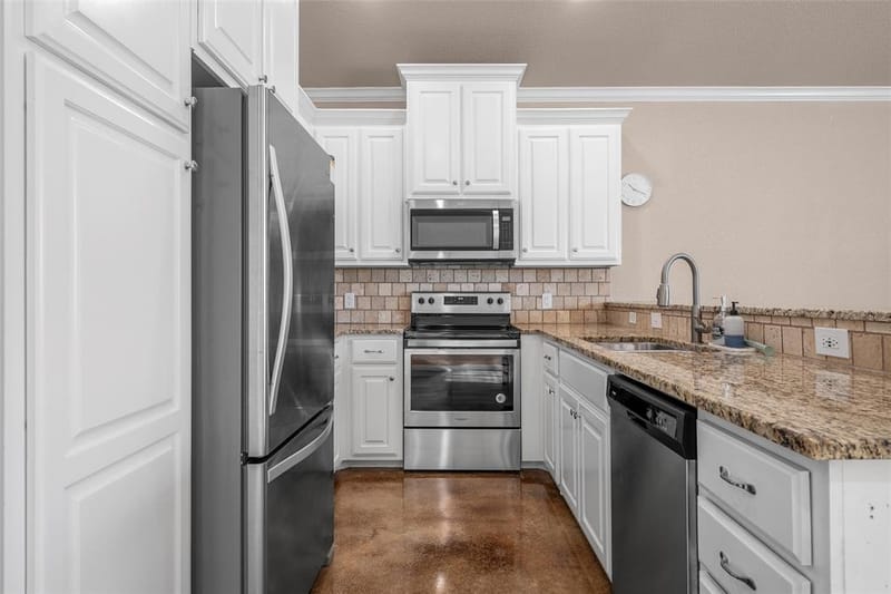 402 Spring Street, McGregor TX 76657 - Photo 6