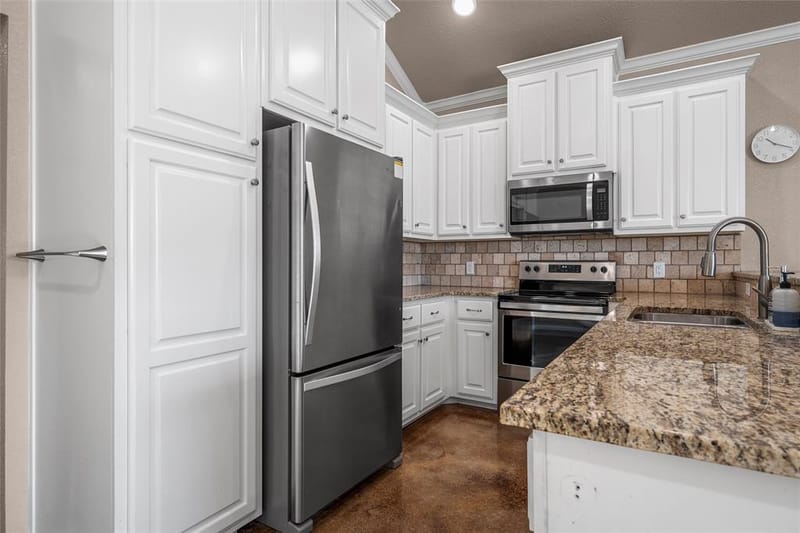402 Spring Street, McGregor TX 76657 - Photo 7