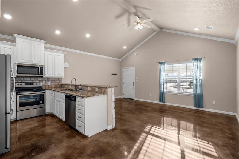 402 Spring Street, McGregor TX 76657 - Photo 5