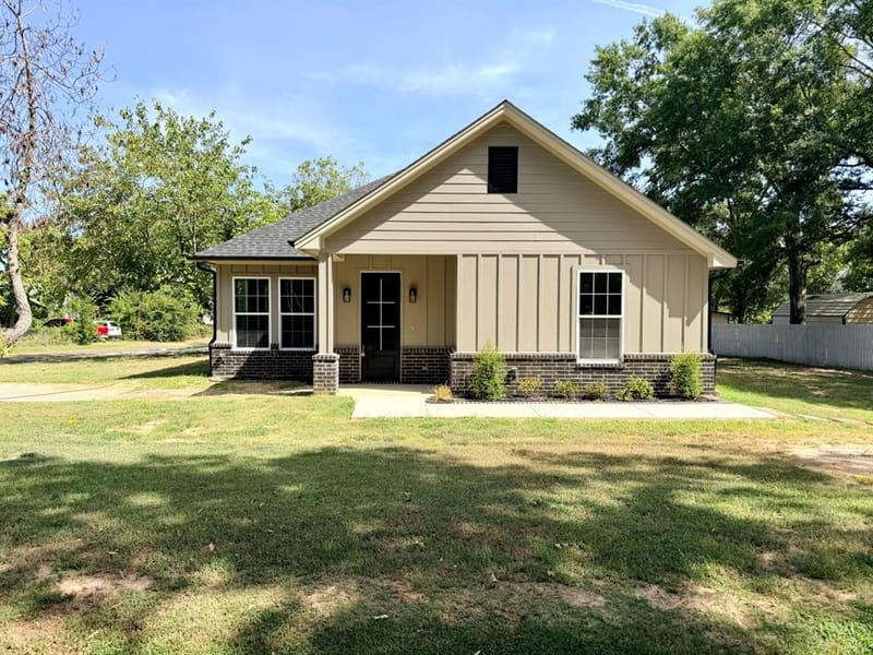 5350 First Street, Chandler TX 75758