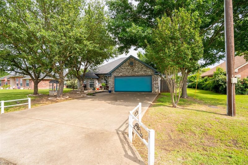623 Newlin Lane, Granbury TX 76048 - Photo 2