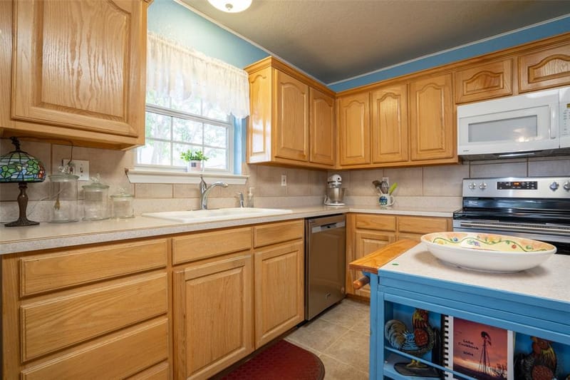 623 Newlin Lane, Granbury TX 76048 - Photo 6