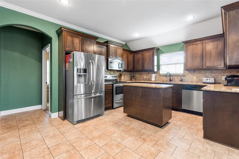 6512 Ashland Drive, Greenville TX 75402 - Photo 11