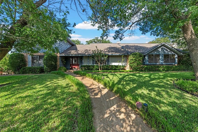 10011 Lost Oak Ridge Drive, Woodway TX 76712 - Photo 2