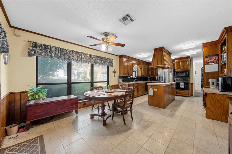 10011 Lost Oak Ridge Drive, Woodway TX 76712 - Photo 7