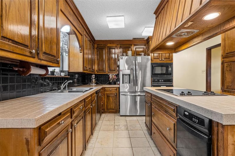 10011 Lost Oak Ridge Drive, Woodway TX 76712 - Photo 9