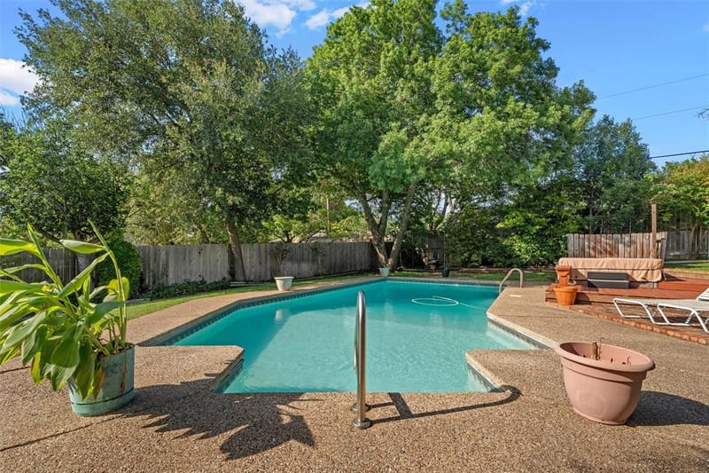 10011 Lost Oak Ridge Drive, Woodway TX 76712 - Photo 30