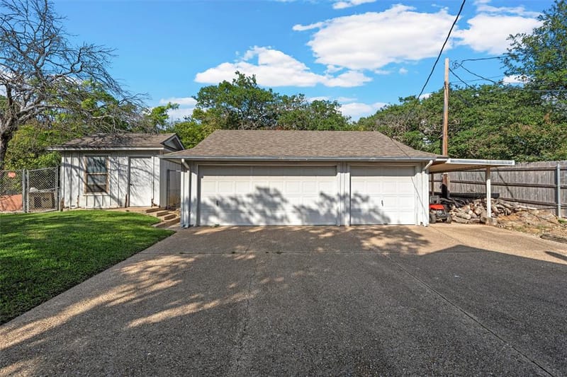 10011 Lost Oak Ridge Drive, Woodway TX 76712 - Photo 34