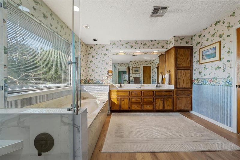 10011 Lost Oak Ridge Drive, Woodway TX 76712 - Photo 18