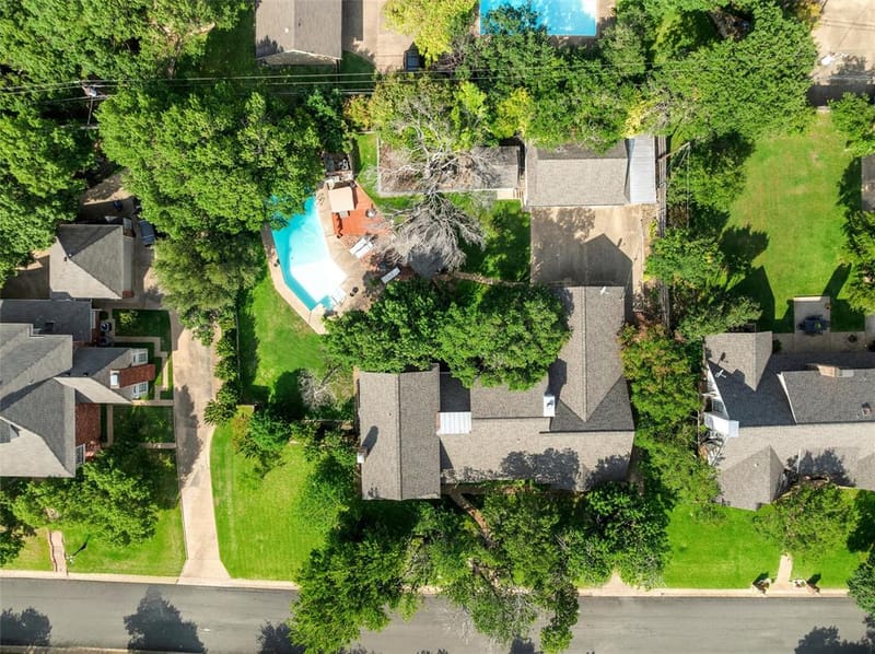10011 Lost Oak Ridge Drive, Woodway TX 76712 - Photo 37
