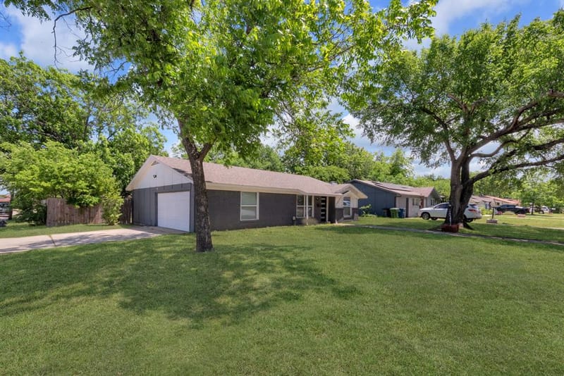 821 Lovers Lane, Grapevine TX 76051 - Photo 24