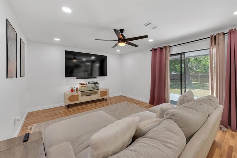 821 Lovers Lane, Grapevine TX 76051 - Photo 10