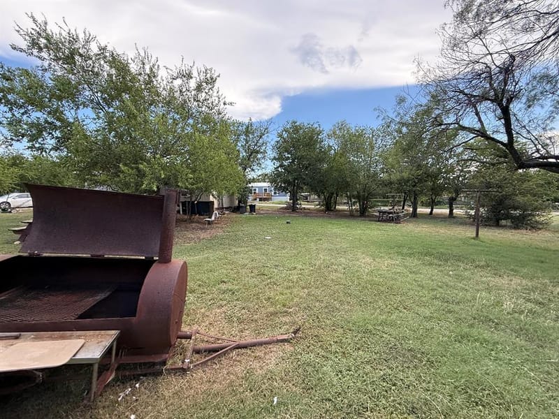 1716 SW 6th Avenue, Mineral Wells TX 76067 - Photo 4