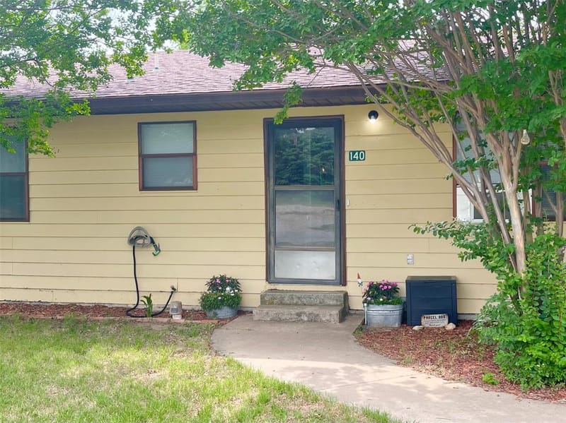 140 S Comanche Drive, De Leon TX 76444 - Photo 2