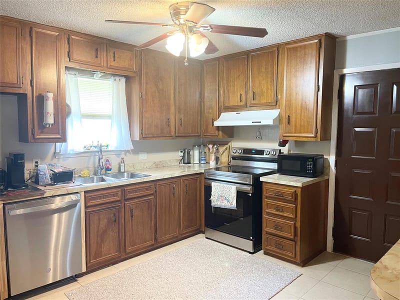 140 S Comanche Drive, De Leon TX 76444 - Photo 6