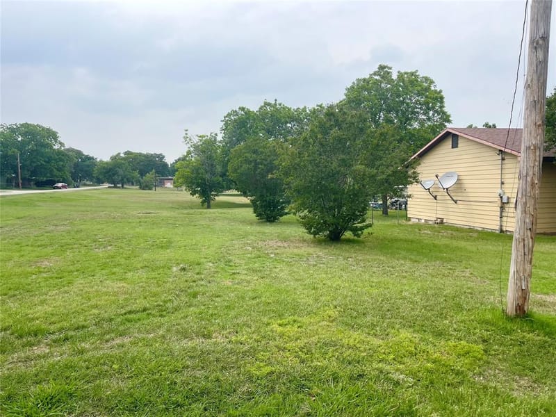 140 S Comanche Drive, De Leon TX 76444 - Photo 18