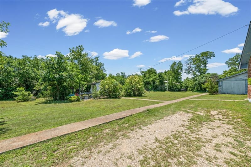 700 N 3rd Street, McGregor TX 76657 - Photo 23
