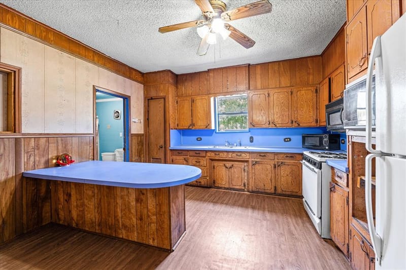 700 N 3rd Street, McGregor TX 76657 - Photo 6