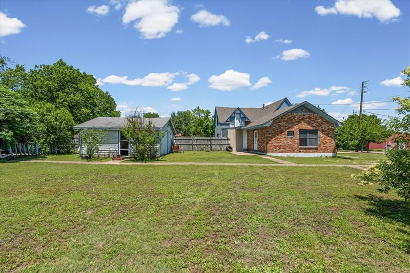 700 N 3rd Street, McGregor TX 76657 - Photo 20