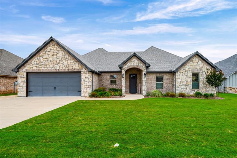 6620 Pinehurst Drive, Granbury TX 76049