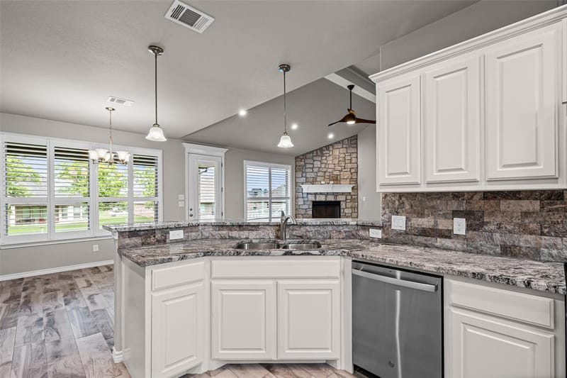 6620 Pinehurst Drive, Granbury TX 76049 - Photo 11