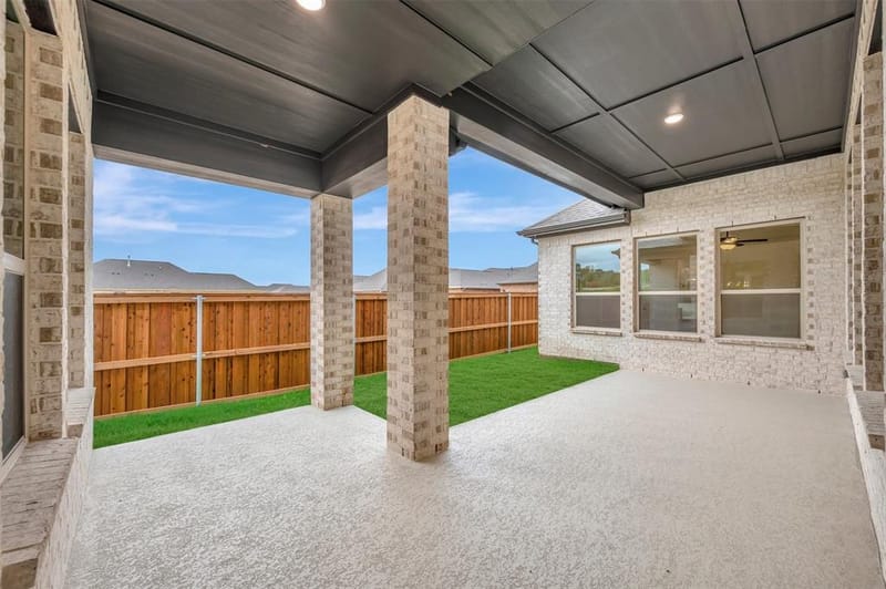 2090 Spotted Fawn Drive, Arlington TX 76005 - Photo 2