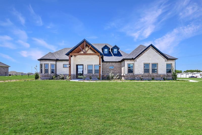 1000 Elevation Trail, Weatherford TX 76087 - Photo 2