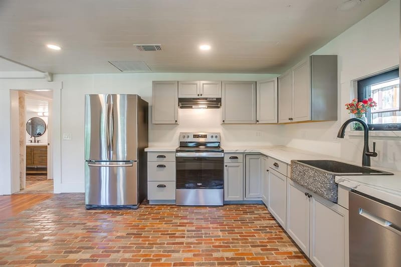 606 E Moore Street, Granbury TX 76048 - Photo 16